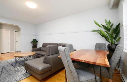 Cote-Des-Neiges—Notre-Dame-De-Grace Apartment | Contemporary 2BR Stylish Comfort on MTL West