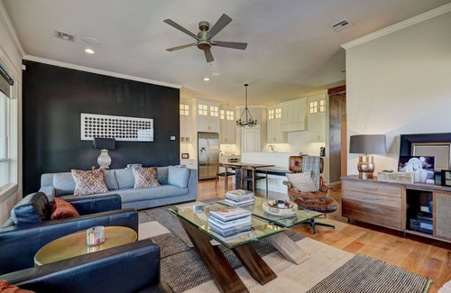 Edmond House | Contemporary 3 BD/2B home in Edmond