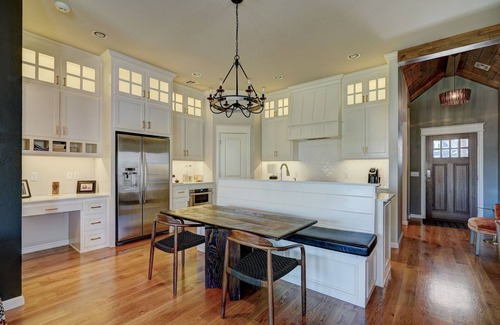 Edmond House | Contemporary 3 BD/2B home in Edmond