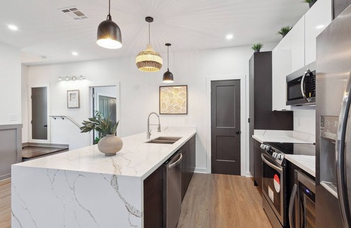 Treme House | Contemporary 3 Bed 2.5 Bath w Balcony
