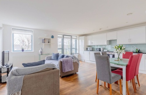 Haggerston Apartment | Contemporary 3BD Flat, Close to Regents Canal