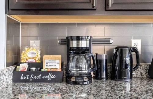 Columbia House | Contemporary 3BR | Mins to FT Jackson | Sleeps 7