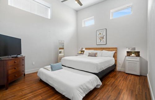 Dripping Springs House | Contemporary 3BR Country Gem Swim Spa & Fire Pit