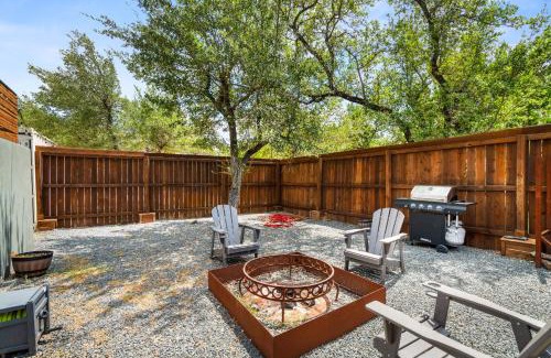 Dripping Springs House | Contemporary 3BR Country Gem Swim Spa & Fire Pit