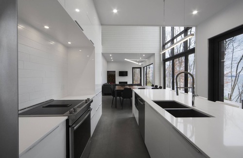 Potton Villa | Contemporary and luxurious property on Lake Memphremagog