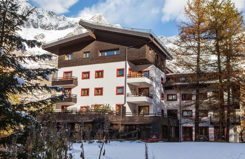 Cervinia Apartment | Contemporary Apartment in Breuil-Cervinia near Ski Area