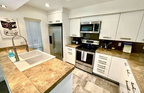 Cloisters Condo | Contemporary Biltmore Fashion Park Condo