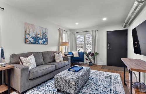 Downtown Omaha House | Contemporary Blue Oasis Apt 1