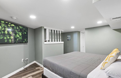 Lombard House | Contemporary Chicago Getaway in Lombard