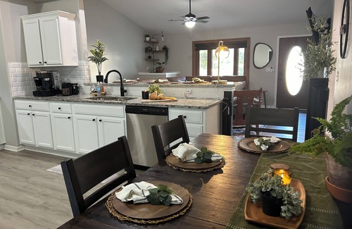 Grandview House | Contemporary Comfort - Lux 5 Bdrm 4King Escape