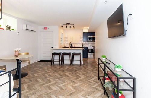 Sandusky Condo | Contemporary Condo Downtown Sandusky