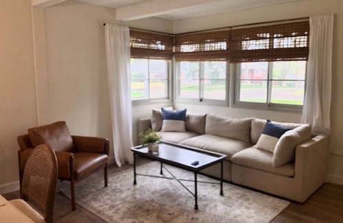 Lincoln Cottage | Contemporary Cottage 5 min walk to major bike path