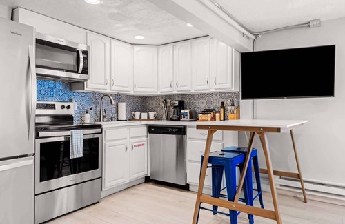 West Colfax Apartment | Contemporary Finishes | Studio Apt | Sloan’s Lake