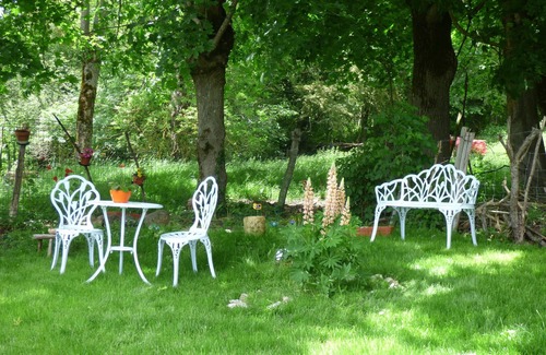 Saint-Pierre-Roche Apartment | Contemporary country studio with access to garden. Ideal for 2 people