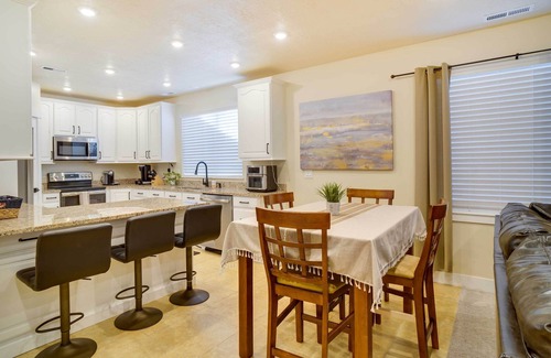 Saratoga Springs Apartment | Contemporary Home w/Grill Near Utah Lake!