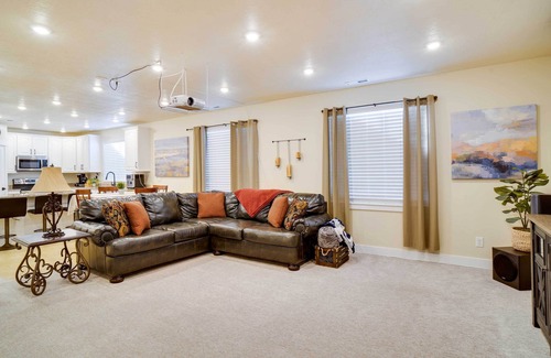 Saratoga Springs Apartment | Contemporary Home w/Grill Near Utah Lake!