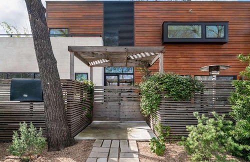 Holly House | Contemporary Home In Downtown Austin