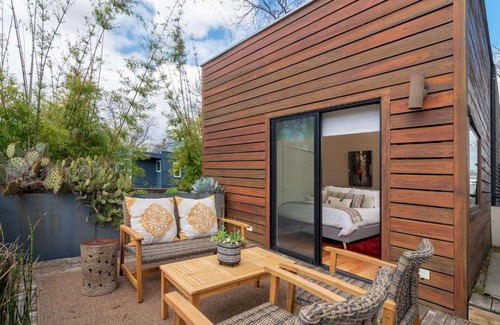 Holly House | Contemporary Home In Downtown Austin