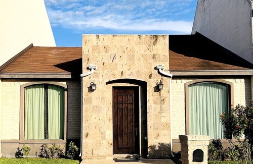 McAllen House | Contemporary Home in South McAllen