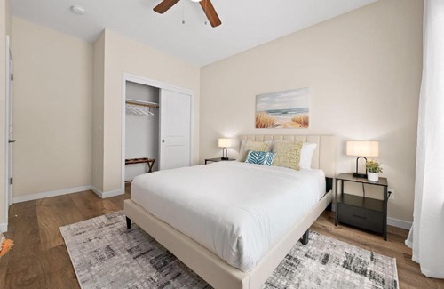 Sacramento Villa | Contemporary Home King Bed Fast Wi-Fi Central Sacramento Location