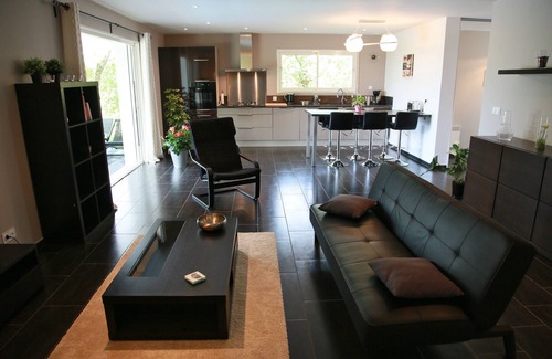 Luzech House | Contemporary home with heated pool