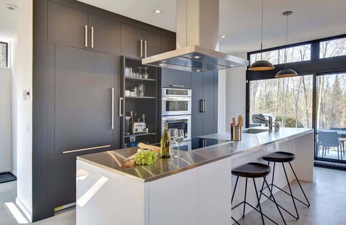 Lac-Superieur Ski Chalet | Contemporary in Nature Cabin w/Spa, Sauna & EV Friendly