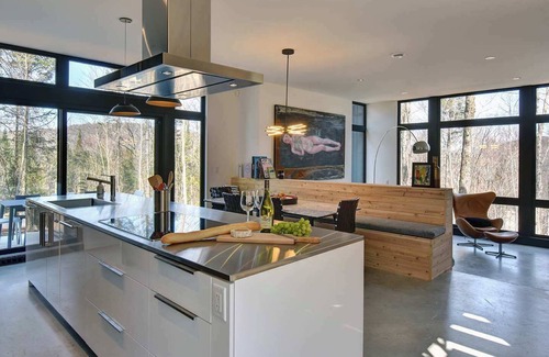 Lac-Superieur Ski Chalet | Contemporary in Nature Cabin w/Spa, Sauna & EV Friendly