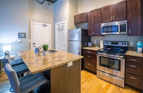 Grand Rapids Apartment | Contemporary King Bed Condo Downtown Grand Rapids