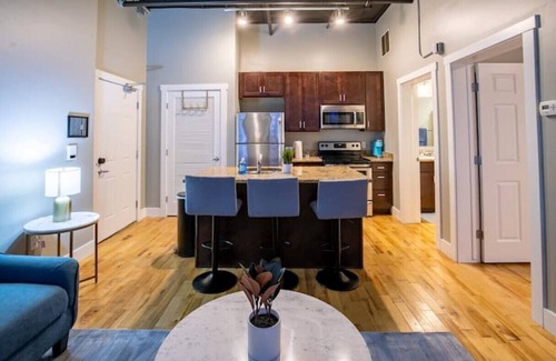 Grand Rapids Apartment | Contemporary King Bed Condo Downtown Grand Rapids