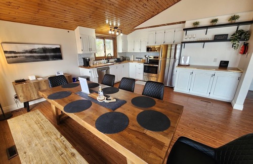 Selwyn Cottage | Contemporary Lake Front Retreat w/Picturesque Sunsets & Bunkie!