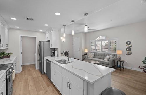 River Walk Condo | Contemporary Lavish Suite 2 Bedroom Condo