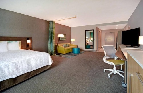 Downtown Tucson Hotel | Contemporary Living! Onsite Parking, Pool, Short Drive to Arizona Desert Museum!