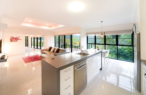 Palm Grove Resort | Contemporary Luxury with stunning views and spa