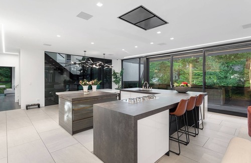 North Buckhead House | Contemporary Modern estate in delightful Atlanta with an infinity swimming pool