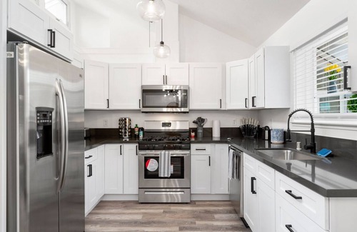 Rio Linda House | Contemporary Modern Spacious 3BR/2BA Near SMF
