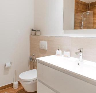 Radovici Apartment | Contemporary One Bedroom Apartment - Lustica Centrale