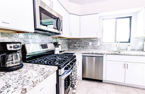 Oro Valley House | Contemporary Oro Valley Retreat - Mountain Views!