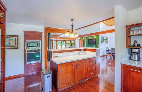 Three Rivers House | Contemporary River Retreat House - 2 Decks on the River, close to SNP, 7 acres