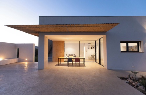 Favara Villa | Contemporary Shelter