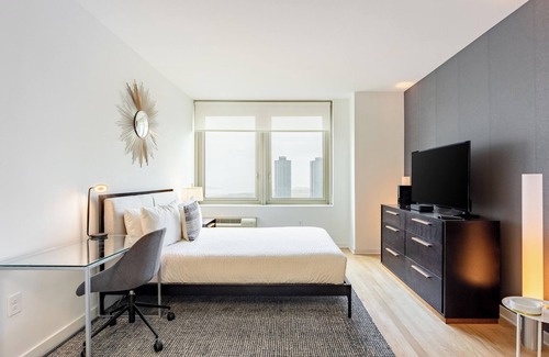 The Waterfront Apartment | Contemporary Studio in Jersey City Near Manhattan