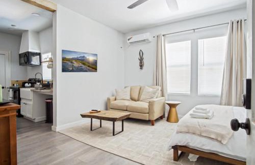 Central Oklahoma City House | Contemporary Studio With City Access #03c