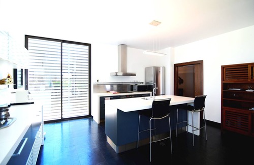 Charneca de Caparica e Sobreda Villa | Contemporary style villa, pool, overlooking golf fairway, near stunning beaches