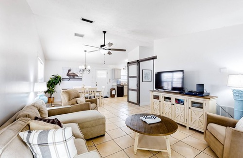 Biltmore Beach House | Contemporary beach house within walking distance to beach + central AC & WiFi