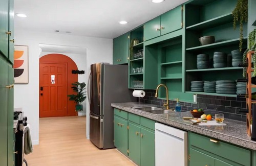 Greater South River City House | Content Casa: Walk to Bars + Sauna & Hot Tub