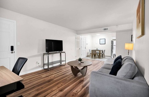 Newburgh Apartment | Contract worker retreat!