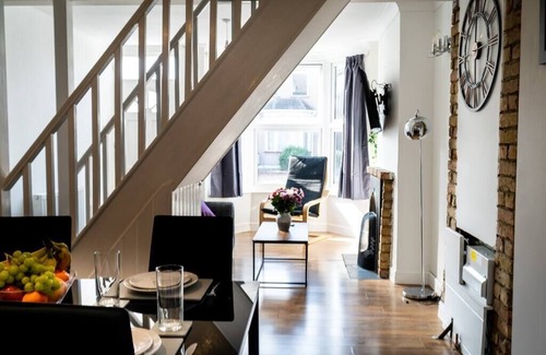 Northfleet House | Contractor Friendly Retreat: 2-BR Terrace House near A2 | On Site Stay Gravesend