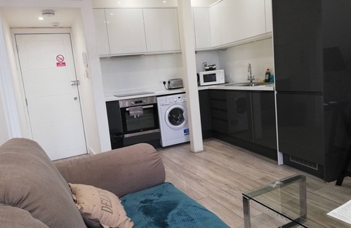 Newbury Apartment | Convenient 1 Bed Apartment in the centre of Newbury (1CHE)
