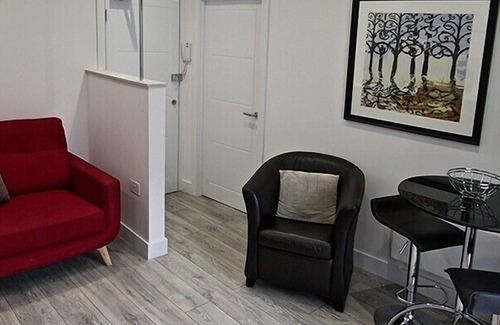 Newbury Apartment | Convenient 1 Bed Apartment in the centre of Newbury (2CHE)