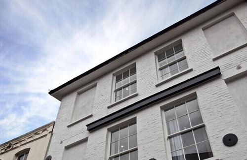 Newbury Apartment | Convenient 1 Bed Apartment in the centre of Newbury (4CHE)