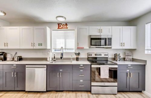 Sugar House Apartment | Convenient 2BR Apt w Covered Parking SLC